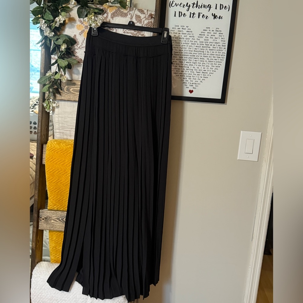 Elegant Black Pleated Maxi Skirt